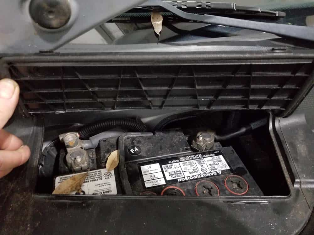 Mini Cooper 2001-2006: How to Replace Battery