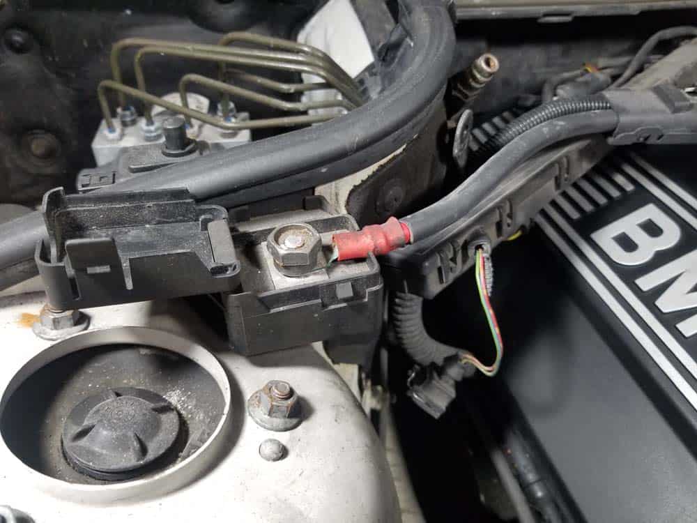 bmw m52 intake manifold removal - The positive battery terminal in the engine compartment