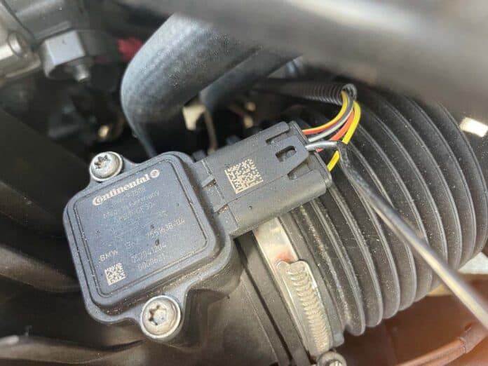 BMW Mass Air Flow Sensor Replacement 1,3,5,6,7,X1,X3,X5,Z4 N52