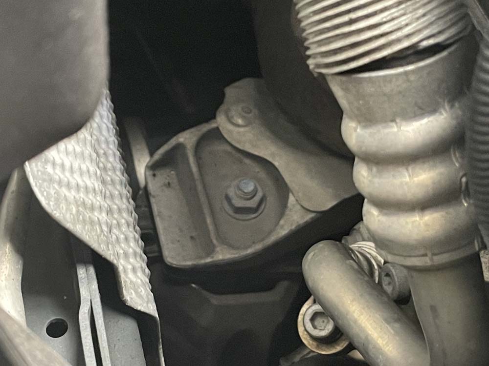 The right engine mount