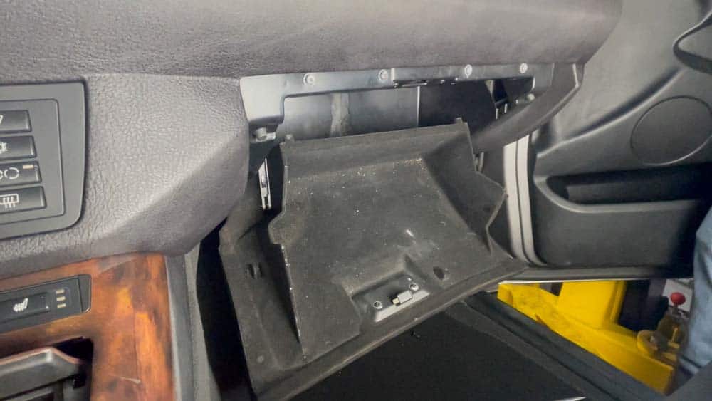 bmw e53 general control module (gm3) removal - Lower the glove box door