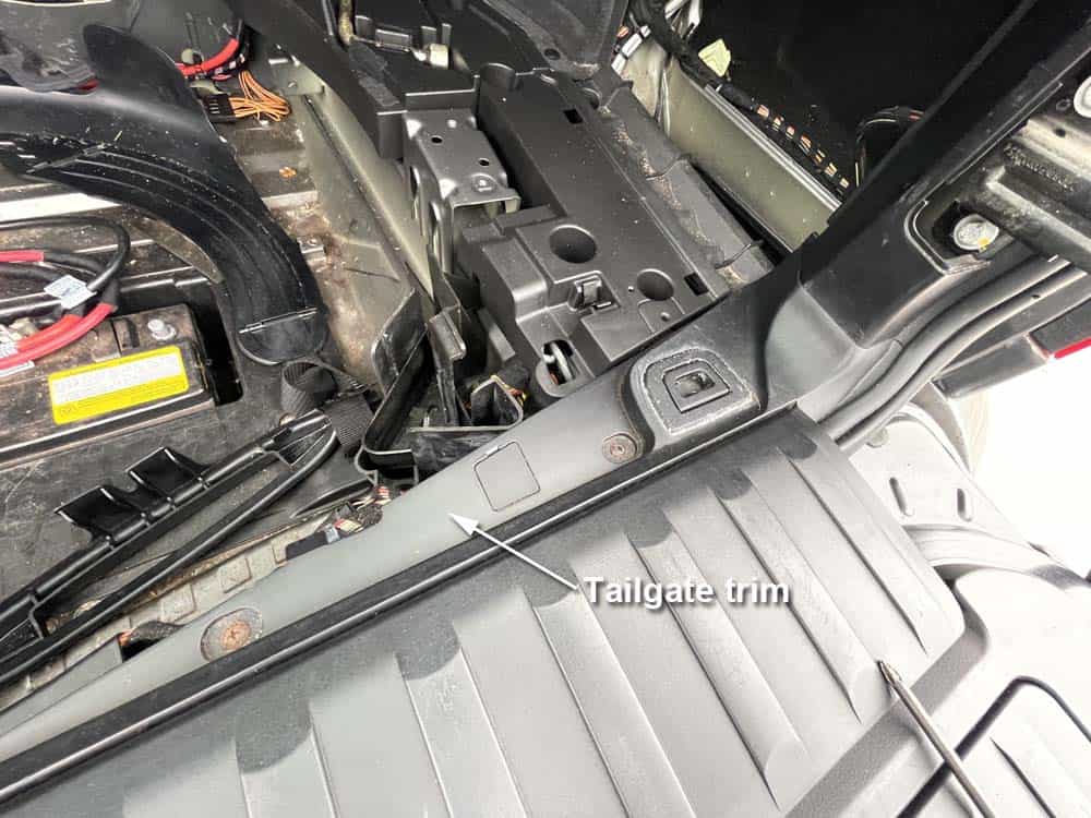 bmw e53 sunroof leak and drain cleaning - locate the rear tailgate trim