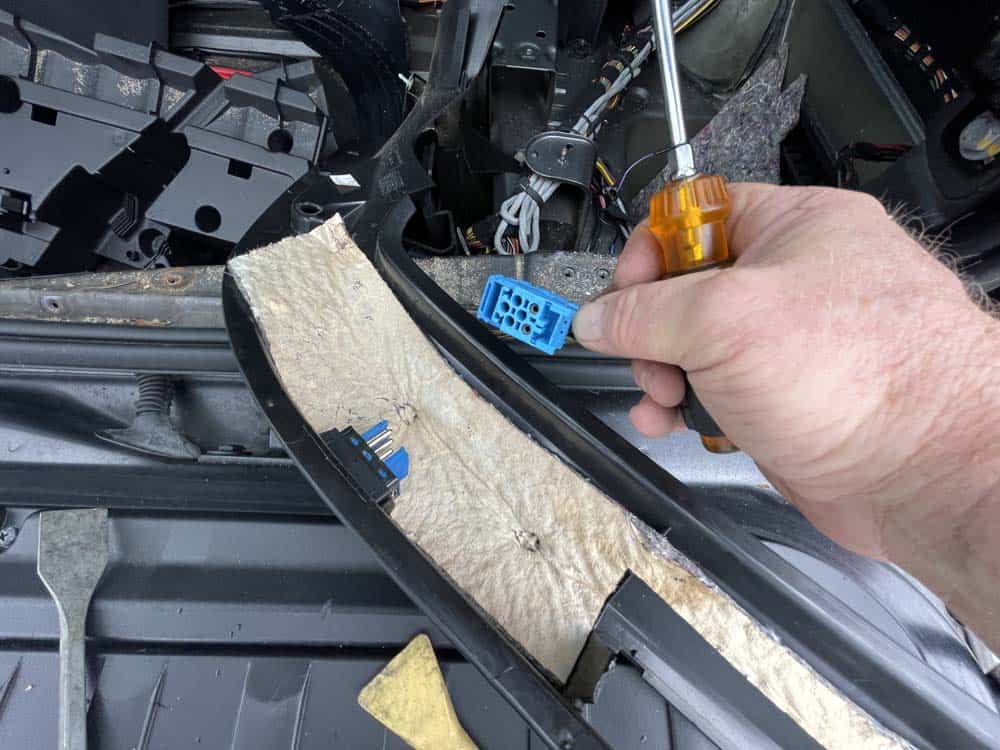 bmw e53 sunroof leak and drain cleaning - unplug the switch
