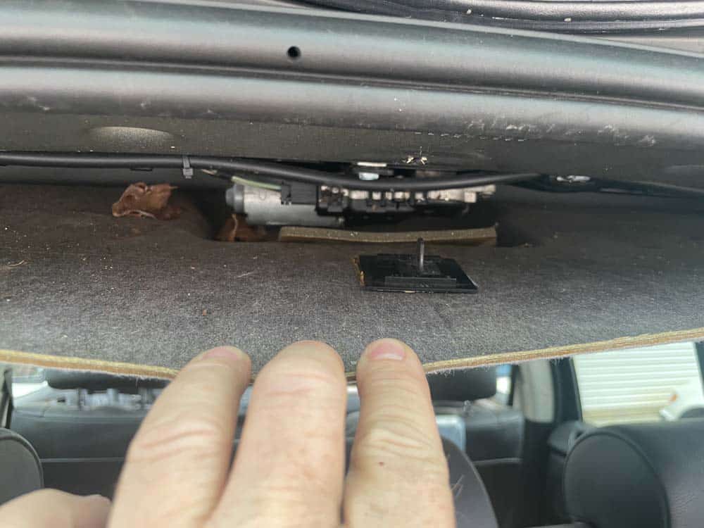 bmw e53 sunroof leak and drain cleaning - Pull the rear of the ceiling panel down