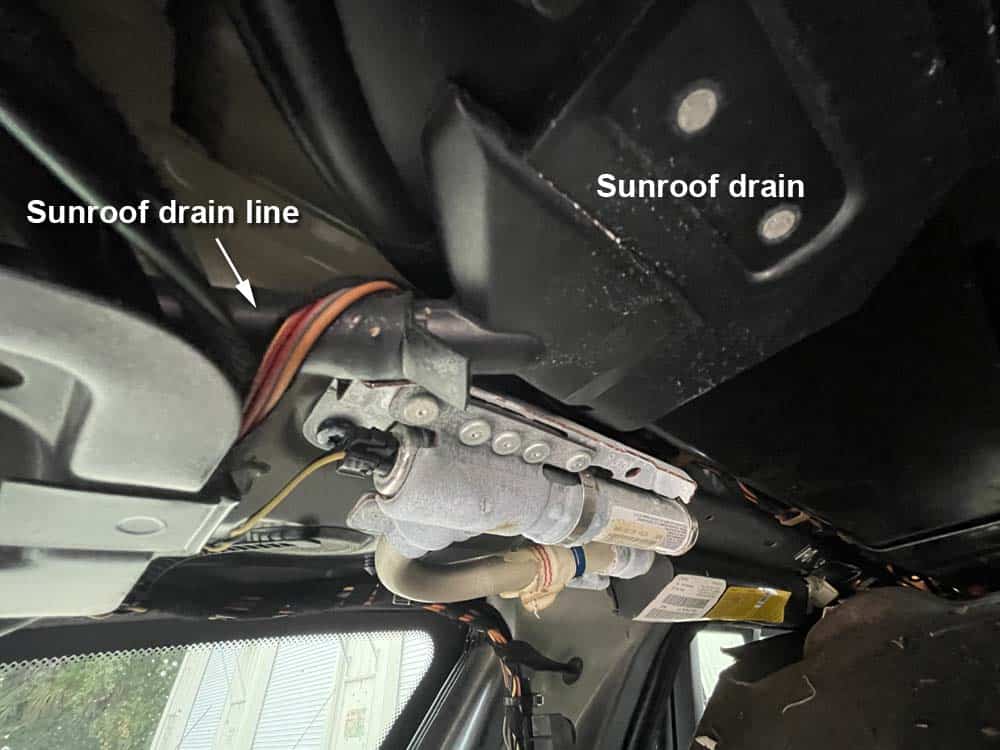 Rear sunroof drain and drain line