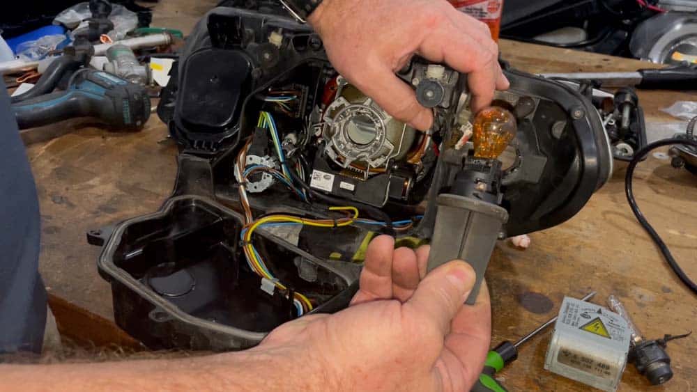 bmw e53 headlight bulb replacement - Remove the turn signal bulb socket by turning it counterclockwise