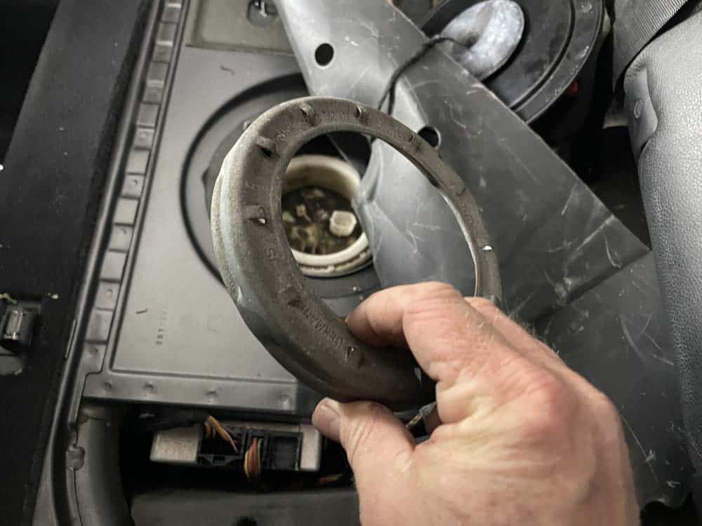 bmw e53 fuel pump replacement - Fuel level sensor locking ring