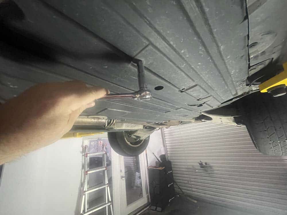 bmw e53 fuel filter replacement - Remove 10mm trim screws