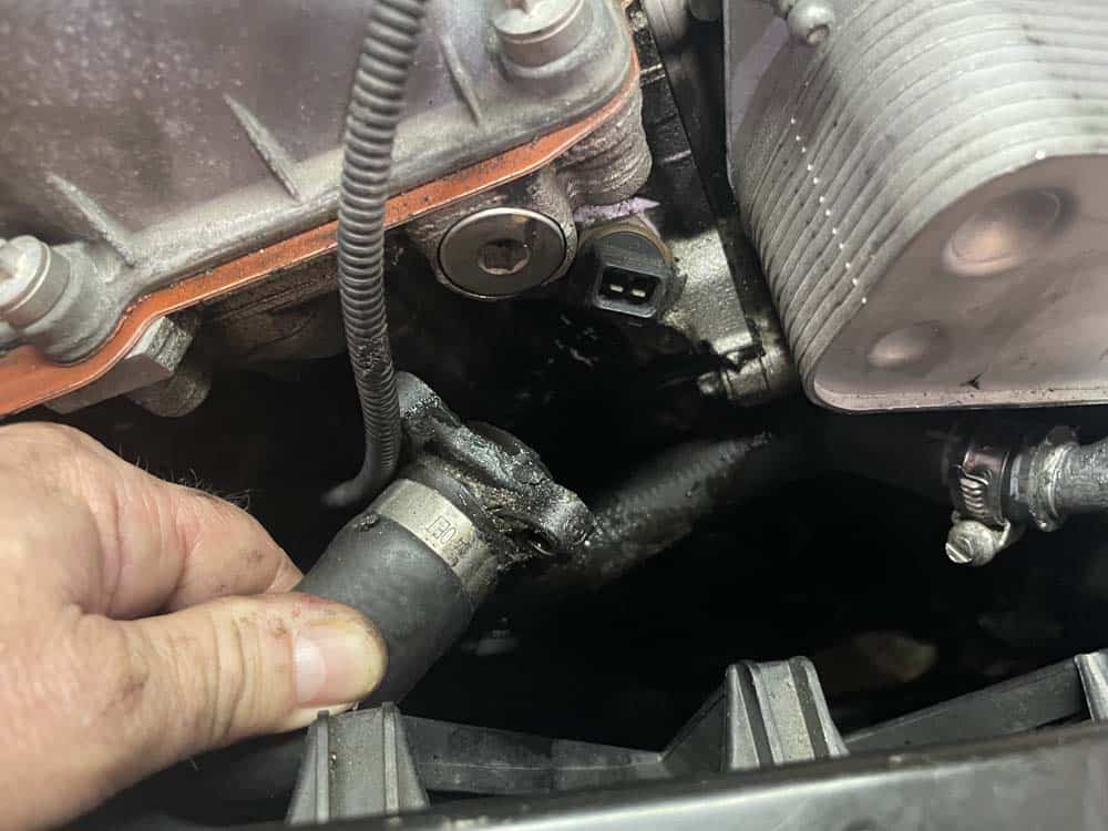 bmw e60 ac compressor replacement - Remove the cylinder head coolant line