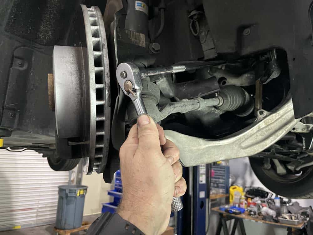 bmw e60 ac compressor replacement - Remove the rear mounting bolt