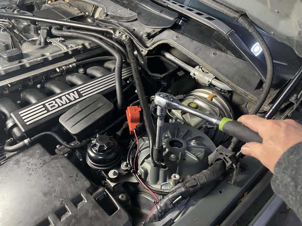 bmw e60 ac pressure switch and expansion valve replacement - Remove strut brace anchor bolts