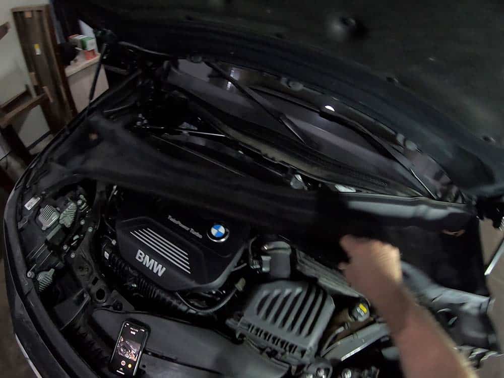 bmw x2 battery replacement - Remove the plastic trim from the vehicle