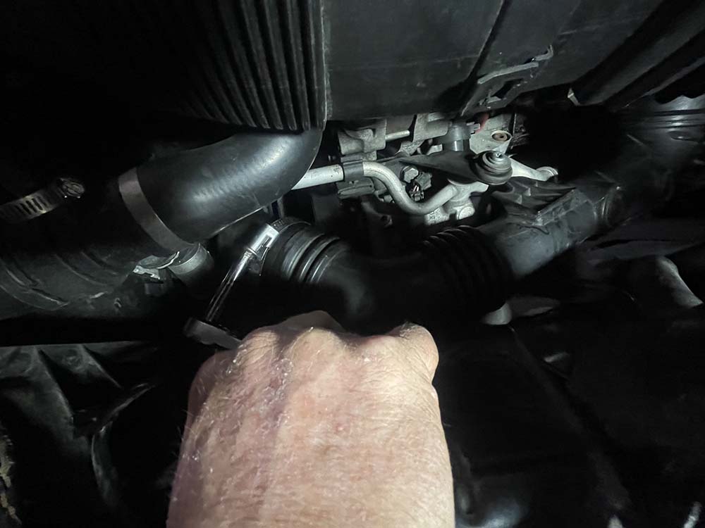 bmw n55 engine charge pipe - lossen the hose clamp where the charge pip attaches to the lower charge pipe