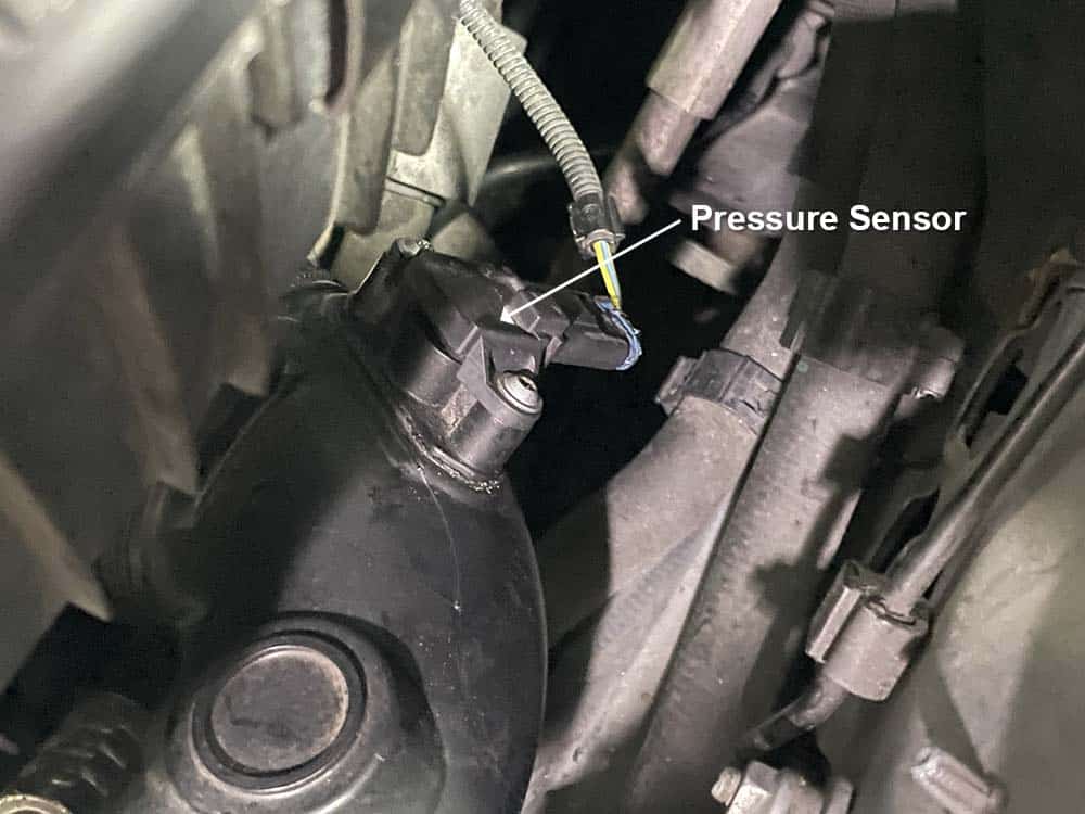 bmw n55 engine charge pipe - Locate the pressure sensor on the charge pipe